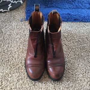 Brown Ariat Barn/Paddock boots
